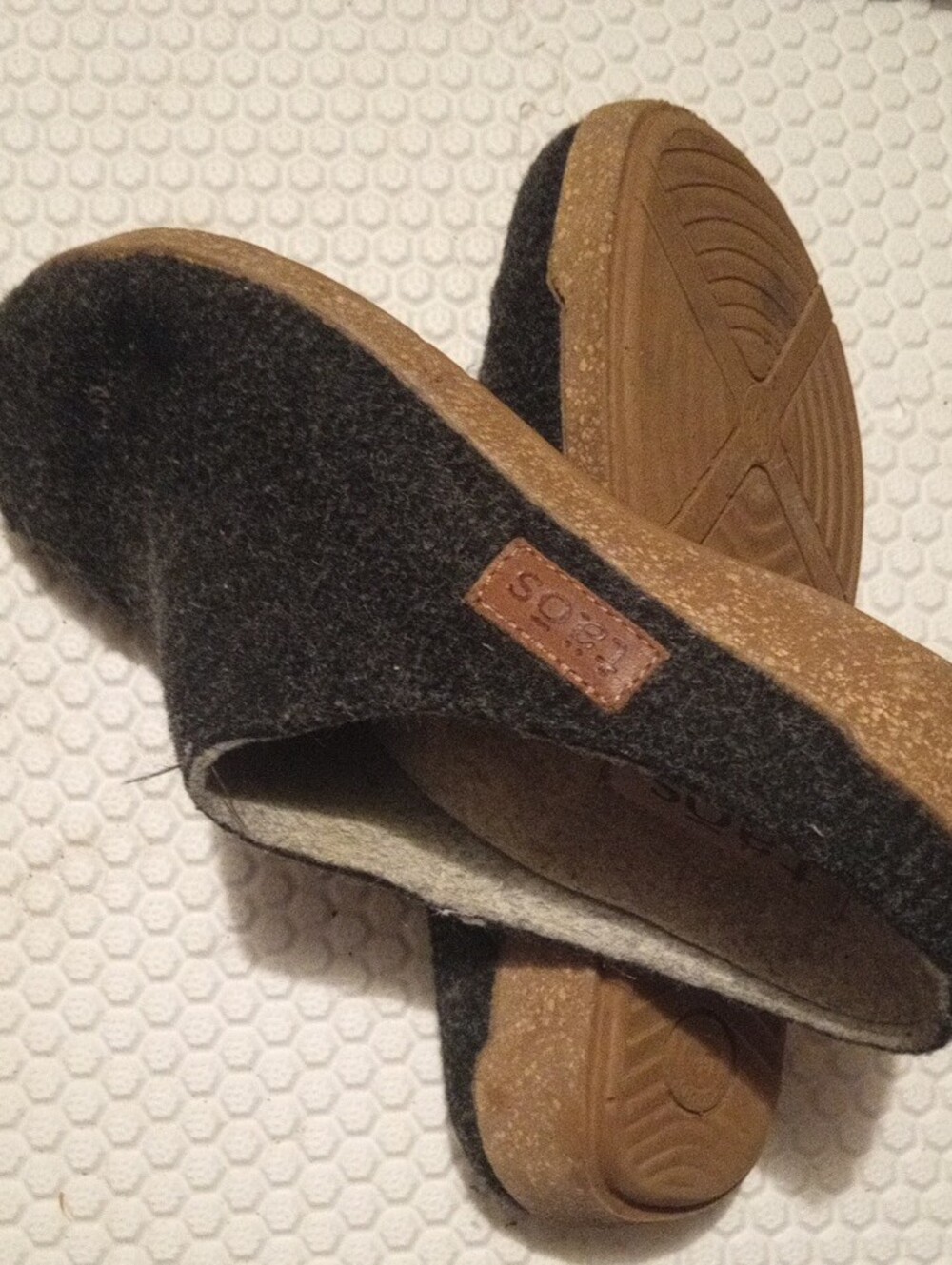 Taos Footwear Women’s Gray/Black Wool Slip-On Loafers with Brown Sole.Used - Picture 4 of 5